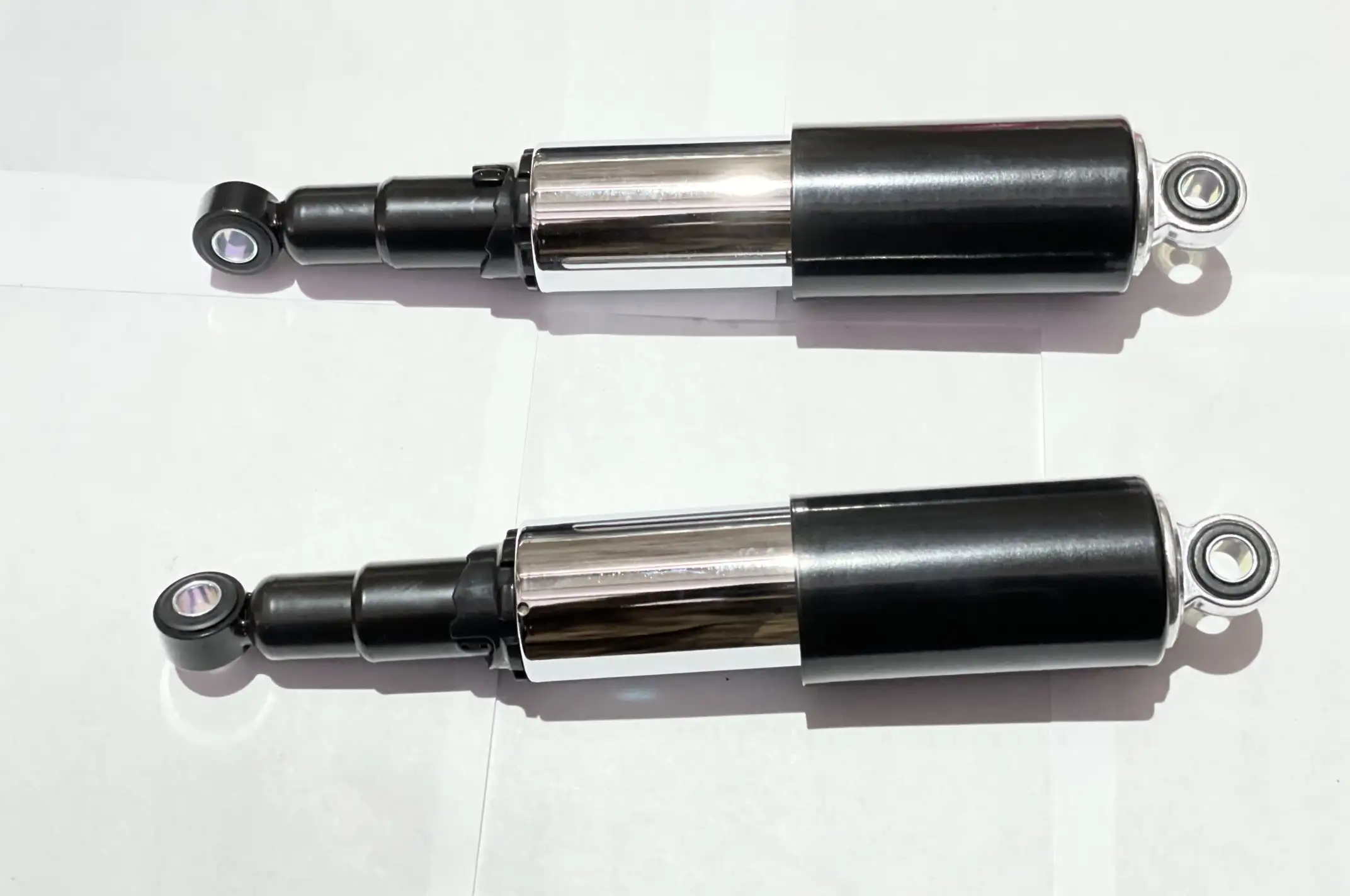 Амортизаторы (пара) ЯВА 320mm, регулируемые, закрытые, черные NDT