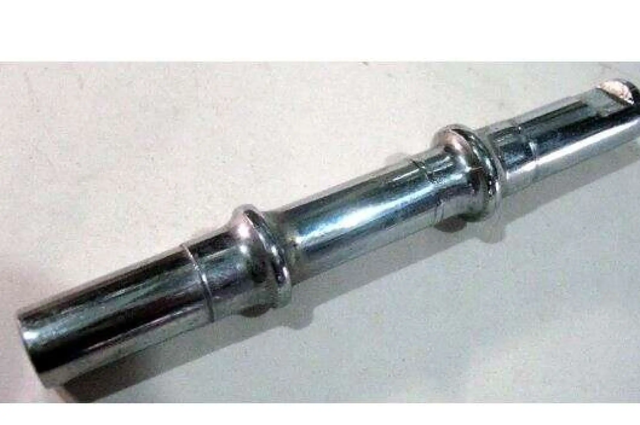 Ось каретки велосипедная (клин, накат) (L-145mm) FM