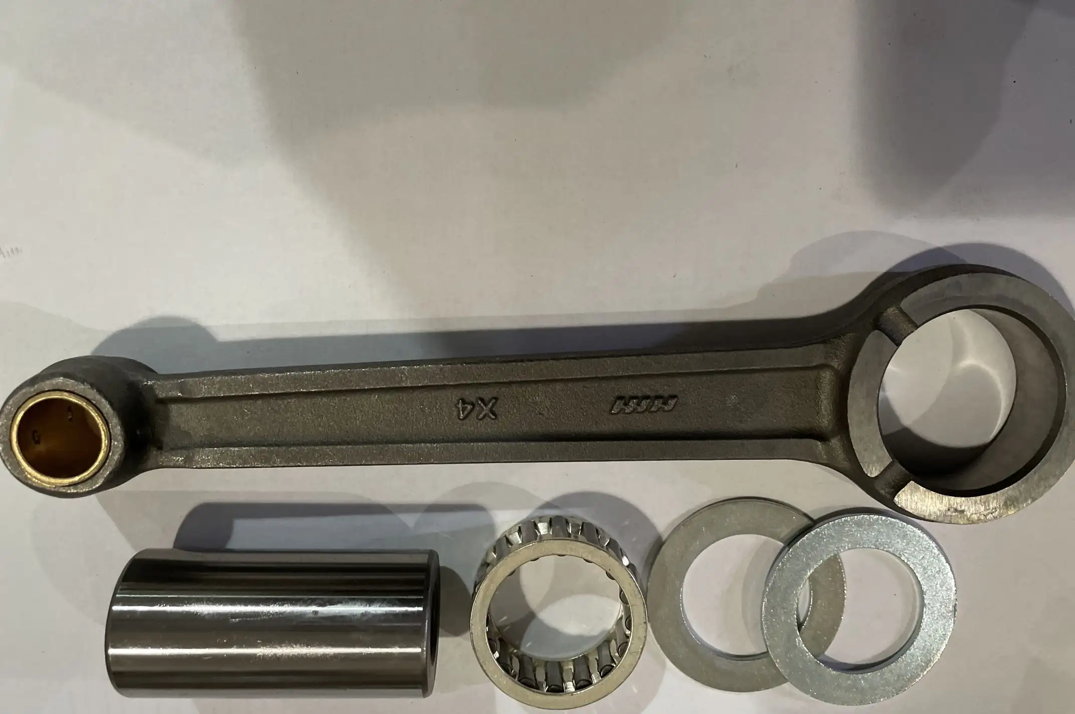 Шатун ИЖ ПЛАНЕТА (+втулка, нижний сепаратор, палец, шайбы) JING (mod.A)