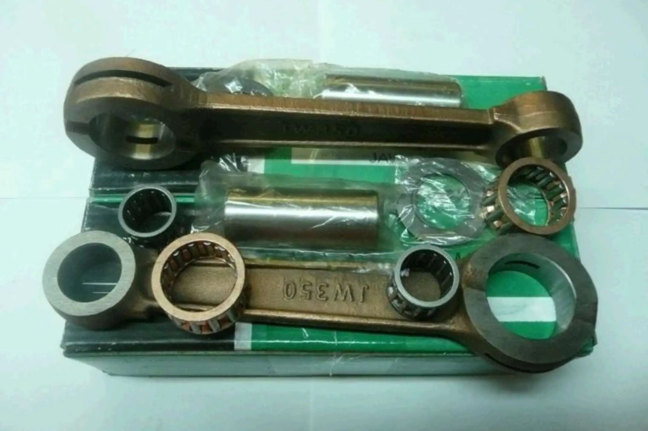 Шатун ЯВА 350 (пара) (+сепараторы, нижний палец, шайбы) (зелен. уп-ка.) (Индия) VCH