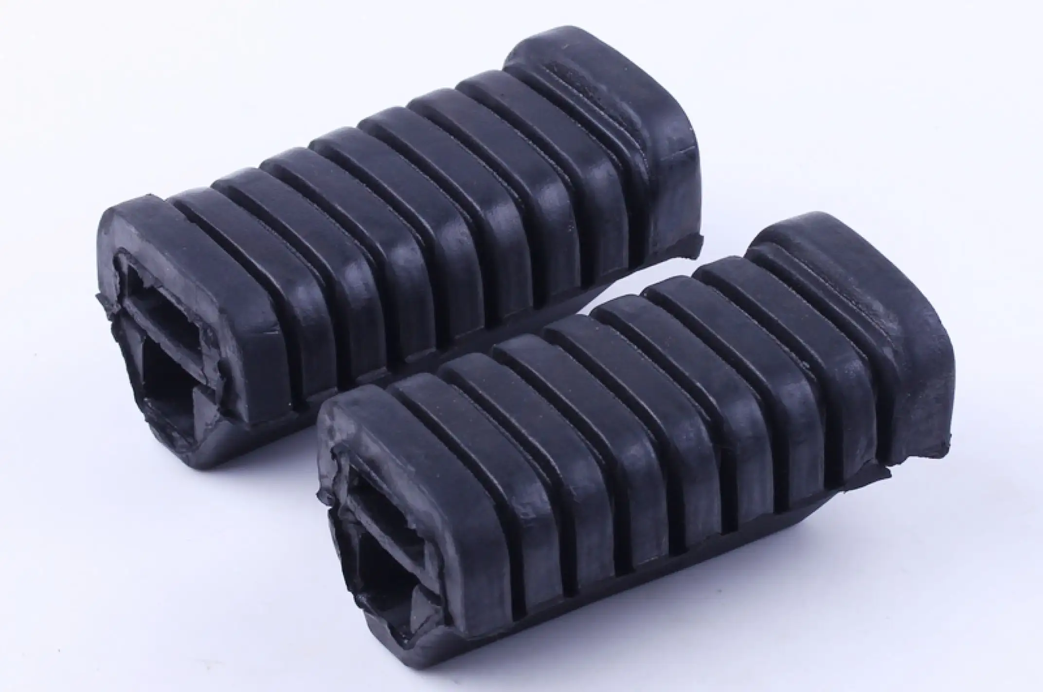 Резинки подножек водителя Alpha AMG-2