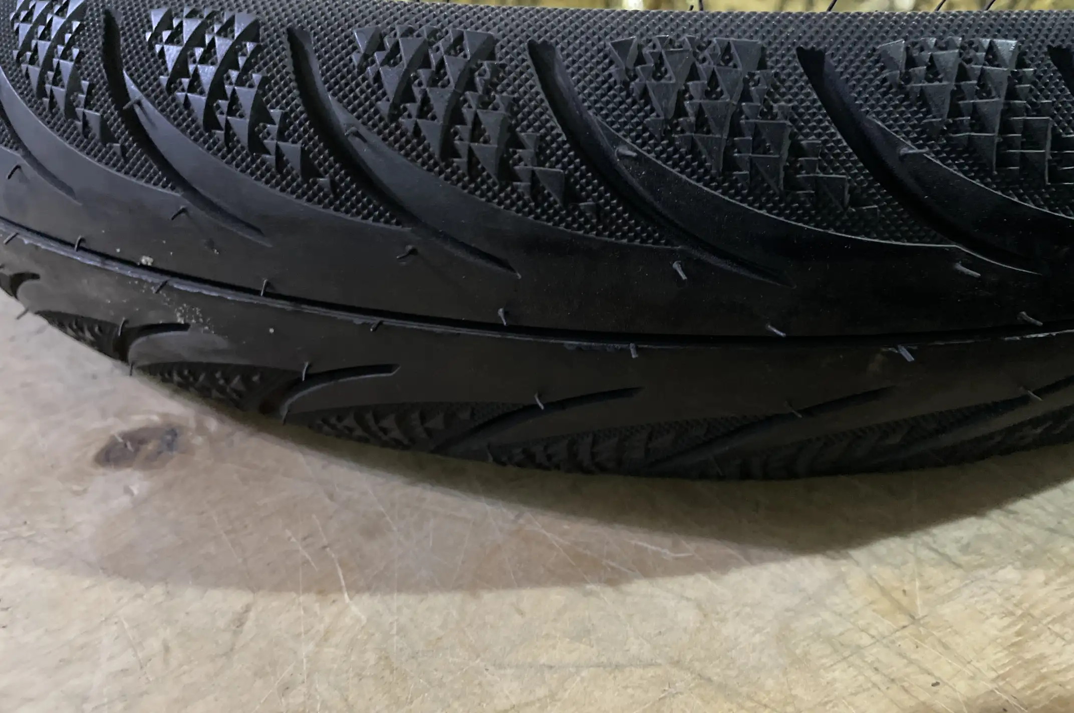 Мотошина 100/70 -17 TL (MT-405 TL SWALLOW,бескамерная) LTK