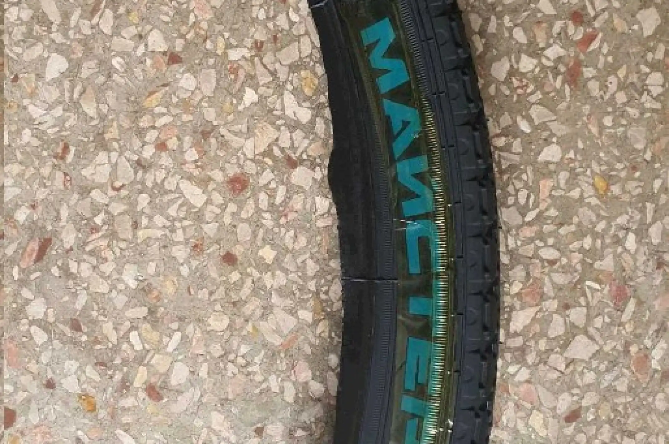 Велосипедная шина 28 * 1 5/8 x 1-3/4 (700 x 45C) VERE